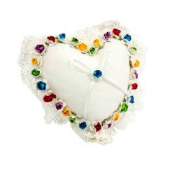 Cojín-corazón con flores para anillos de boda