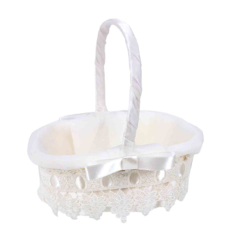 Cesta, pétalos o anillos de boda