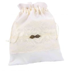 Elegante limosnera blanca para novia
