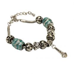 Pulsera de abalorios con colgante de micrófono. 