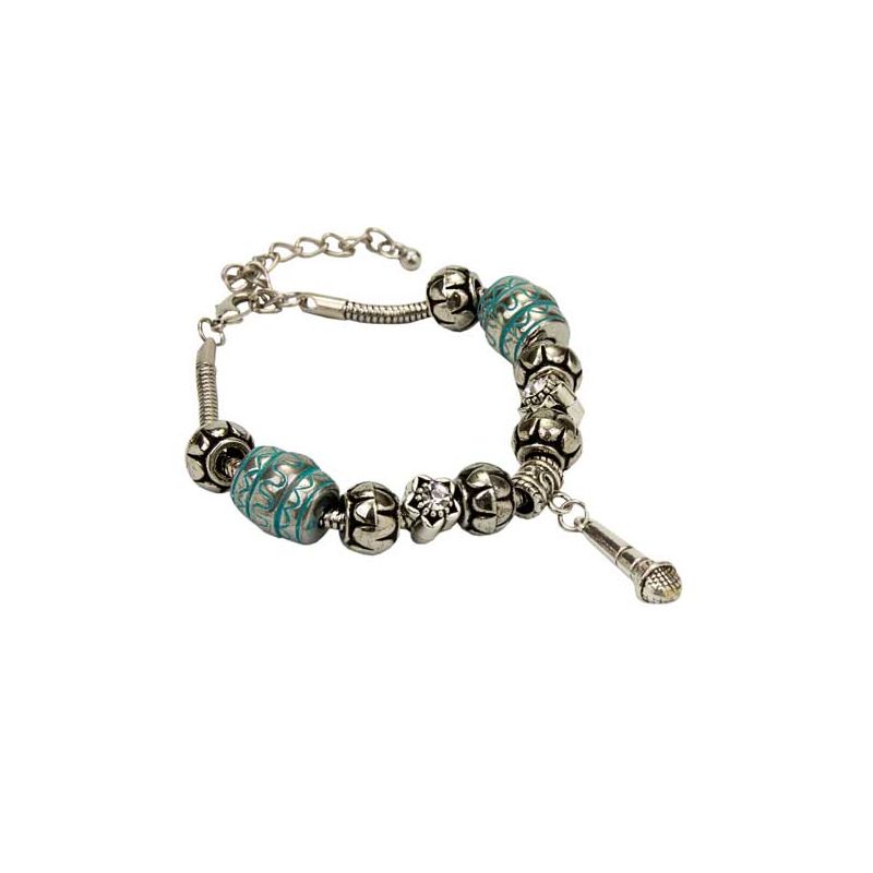 Pulsera de abalorios con colgante de micrófono. 