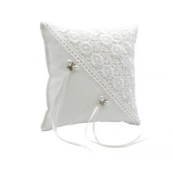 Cojín artesanal con alfiler de mariposa con perlas y lazos para anillos