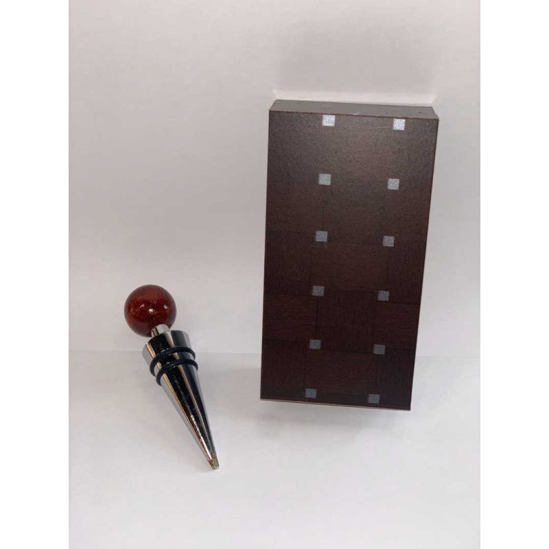 Tapón para vino color marrón en caja de madera