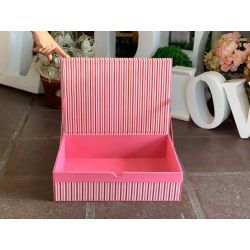 Caja grande con diseño de rayas