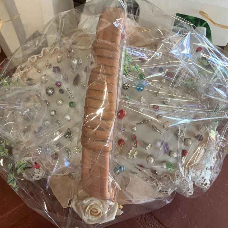 MEGA OFERTON. Pack de 100 alfileres con cesta, encaje  y envoltorio.