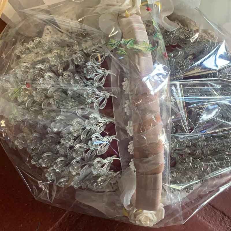MEGA OFERTON. Pack de 100 alfileres con cesta, encaje  y envoltorio.