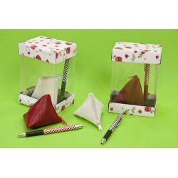 Estuche PVC bolígrafos y monedero triangulo surtidos (precio unidad)