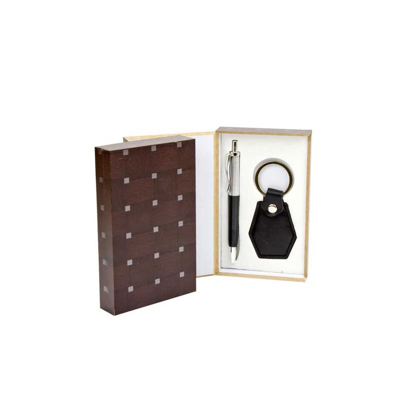 Llavero y boli en caja de madera regalos boda