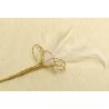 Tocado Discreto y Elegante con Plumas y Perlas