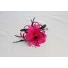 Tocado Plumas Cereza y Emperor Negro en Forma de Flor Tropical
