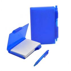 Libreta rosa con caja de plástico azul y boli que cierra la caja