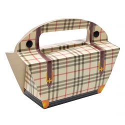 Caja grande de cuadros burberry con asa para entregar regalos.