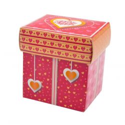 Caja roja con corazones